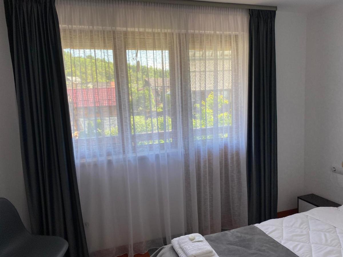 Casa Cerbului Apartment วีเชวเดสซุส ภายนอก รูปภาพ
